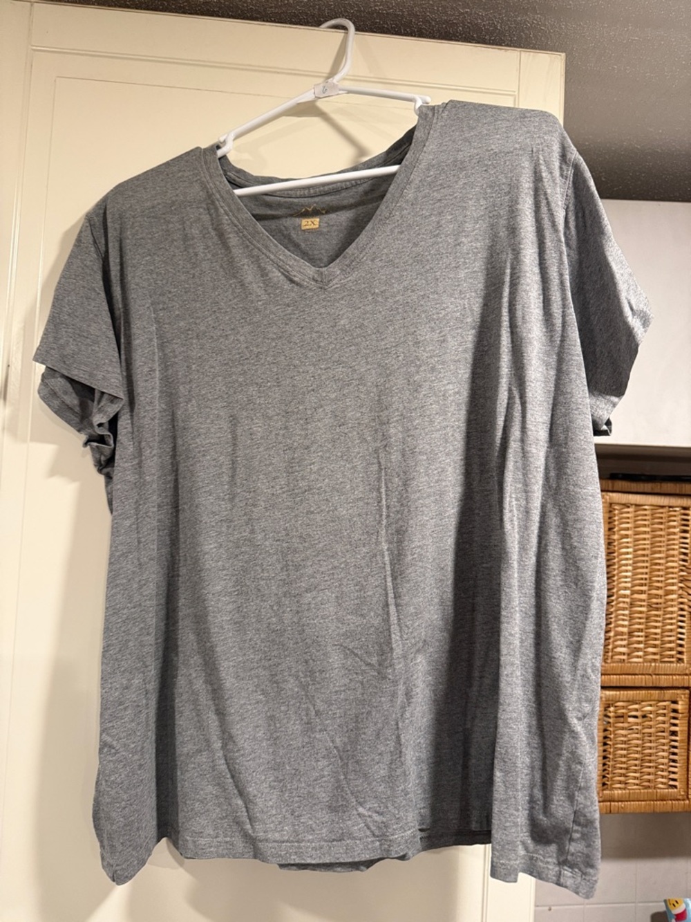 Blue mountain V-Neck Short Sleeve T-Shirt - Gray & pink size 2XL 4:3